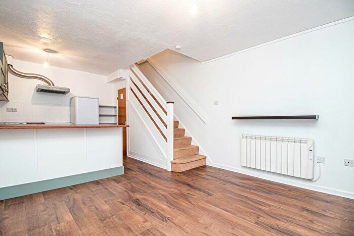1 Bedroom Terraced House To Rent In Redwood Way, Barnet, EN5