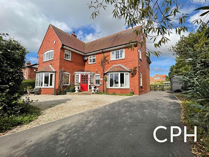 5 Bedroom Property For Sale In Seamer Road, East Ayton, YO13