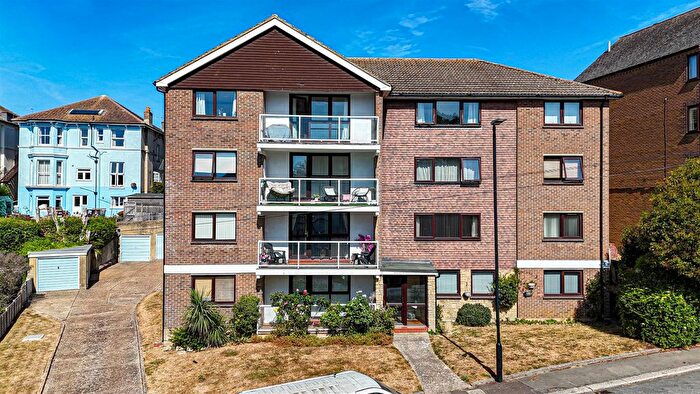 2 Bedroom Flat For Sale In St. Helens Park Road, Hastings, TN34