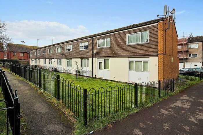 2 Bedroom Maisonette To Rent In Auckland Close, Nottingham, NG7