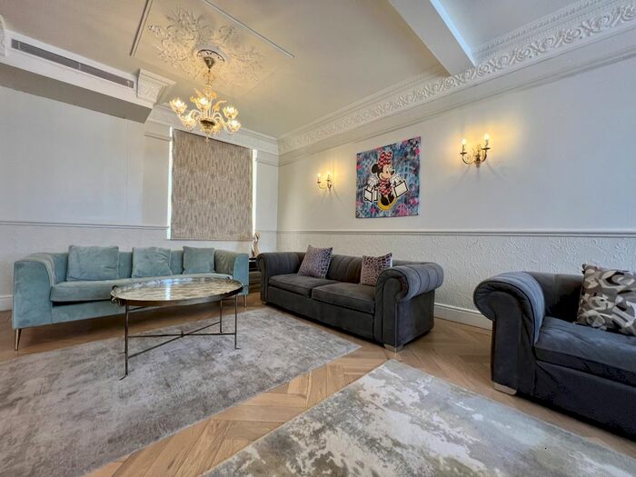 3 Bedroom Flat To Rent In Charles Street, London, W1J
