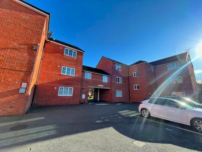 2 Bedroom Flat To Rent In Ruskin Court, Farnworth, Bolton, BL4