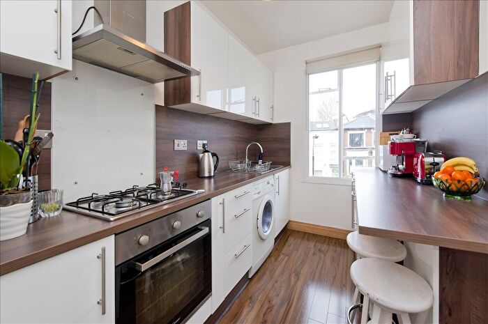 2 Bedroom Flat To Rent In Cathnor Road, London, W12
