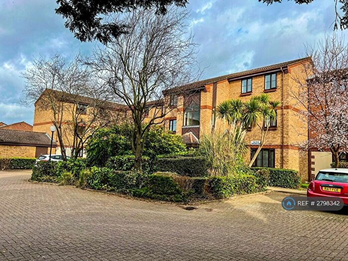 2 Bedroom Flat To Rent In Longlands Court, Mitcham, CR4