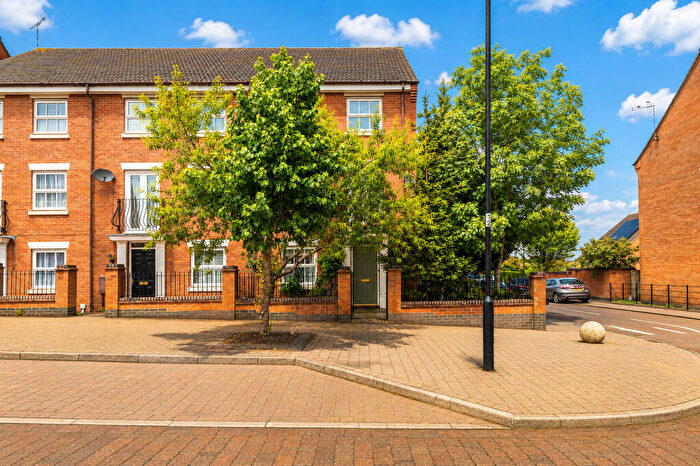 4 Bedroom End Of Terrace House For Sale In Longstork Road, Coton Park, Rugby, CV23