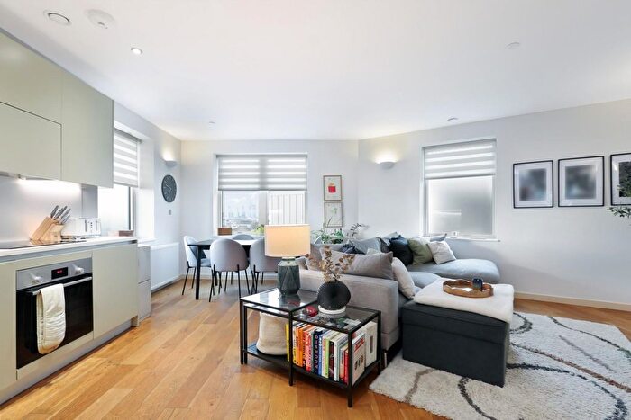 2 Bedroom Flat For Sale In Camberwell New Road. London, SE5