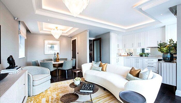 2 Bedroom Flat To Rent In Prince Of Wales Terrace, Kensington, London, W8