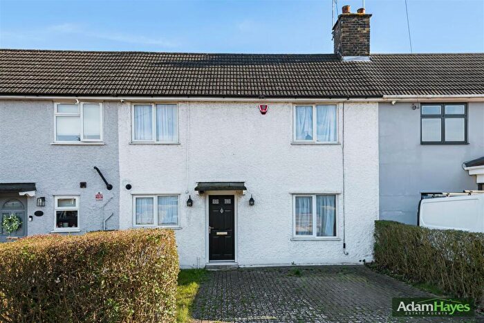 2 Bedroom Terraced House For Sale In Summers Lane, North Finchley, N12