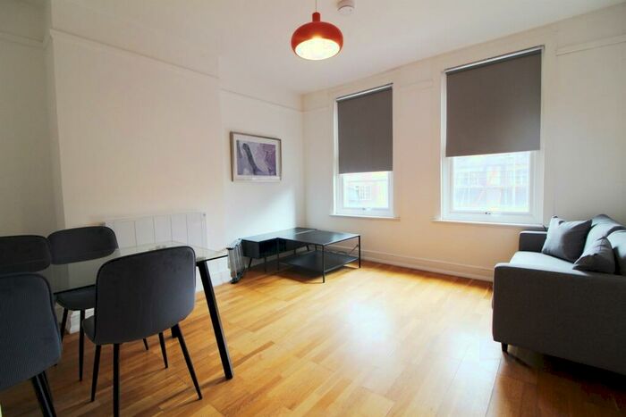 2 Bedroom Apartment To Rent In Top Floor Flat Friar Street, Reading, RG1