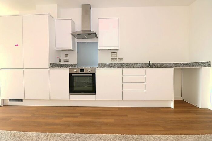 2 Bedroom Flat To Rent In - Ilford Hill, Ilford, Essex, IG1