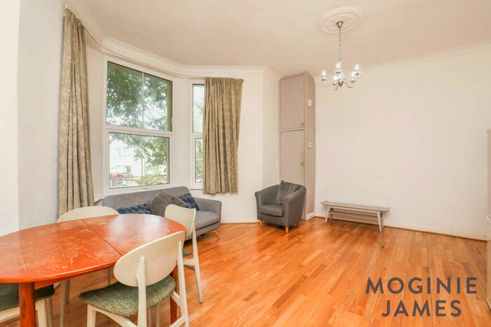 1 Bedroom Flat To Rent In Wordsworth Avenue, CF24