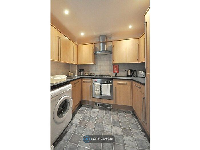 3 Bedroom Flat To Rent In Portswood Road, Southampton, SO17