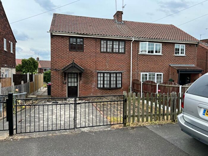 3 Bedroom Semi-Detached House To Rent In Garbroads Crescent, S65