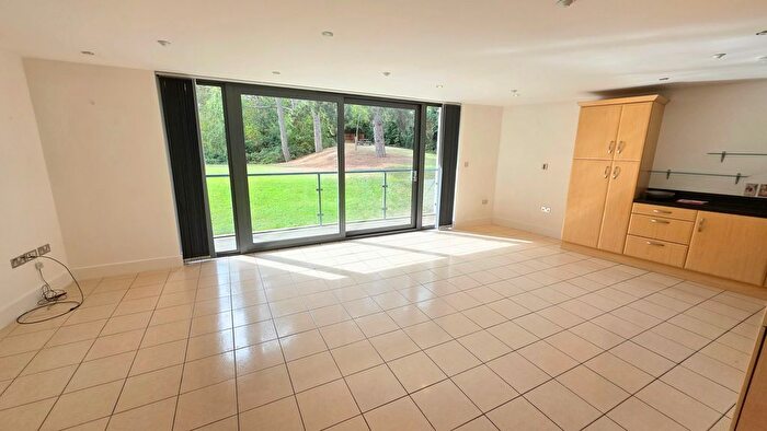 2 Bedroom Flat To Rent In Apartment, The Crescent, GL51