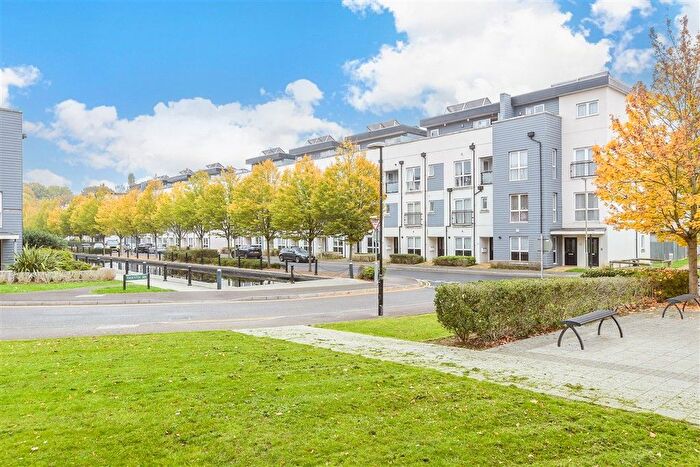 1 Bedroom Flat For Sale In Thornton Side, Redhill, Surrey, RH1