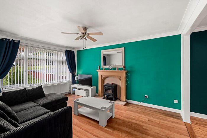 3 Bedroom Semi-Detached Bungalow For Sale In Kinclaven Drive, Dundee, DD3
