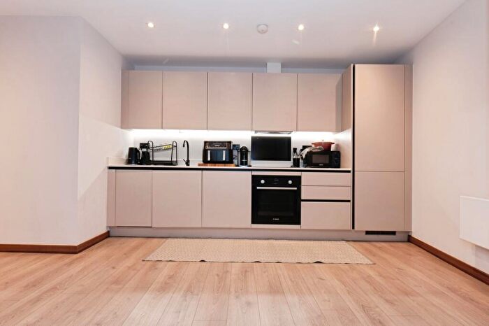 1 Bedroom Flat For Sale In Bridge Street, Leatherhead, Surrey, KT22