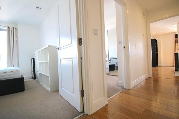2 Bedroom Flat To Rent In Christian Street, London, E1