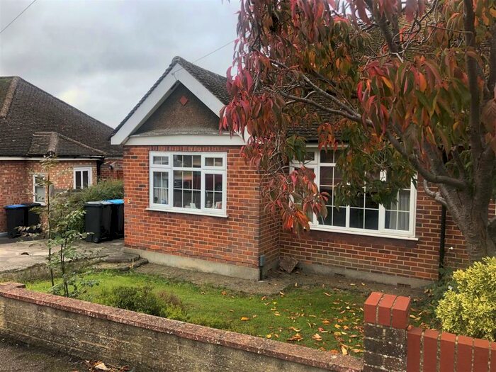 2 Bedroom Bungalow To Rent In Meadow Road, Berkhamsted, HP4