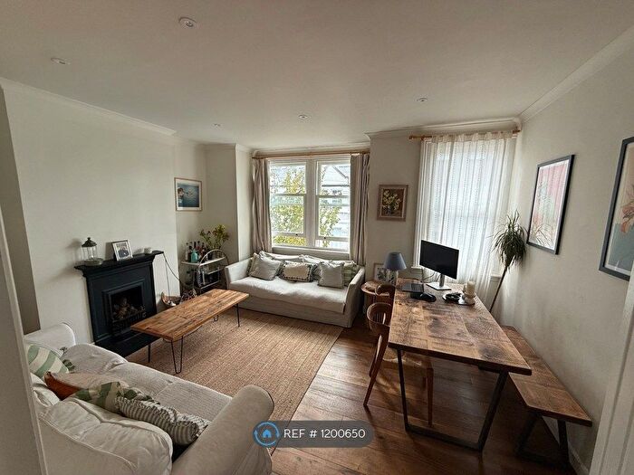 3 Bedroom Maisonette To Rent In London, London, SW18