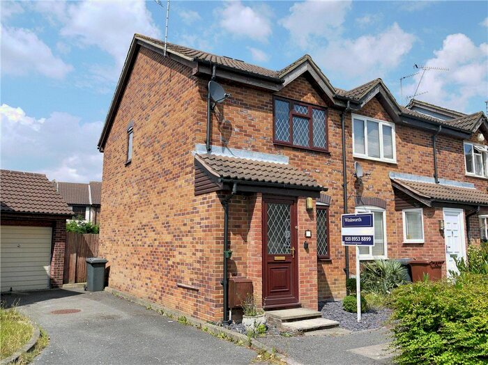 2 Bedroom End Of Terrace House To Rent In Buchanan Court, Borehamwood, Hertfordshire, WD6