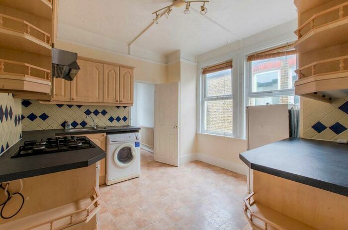 2 Bedroom Flat To Rent In Avenue Road, Beckenham, BR3
