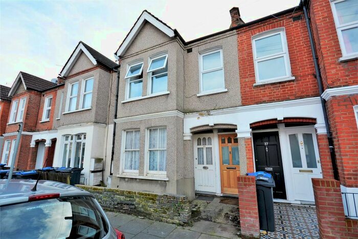 2 Bedroom Flat To Rent In University Road, Colliers Wood, London, SW19