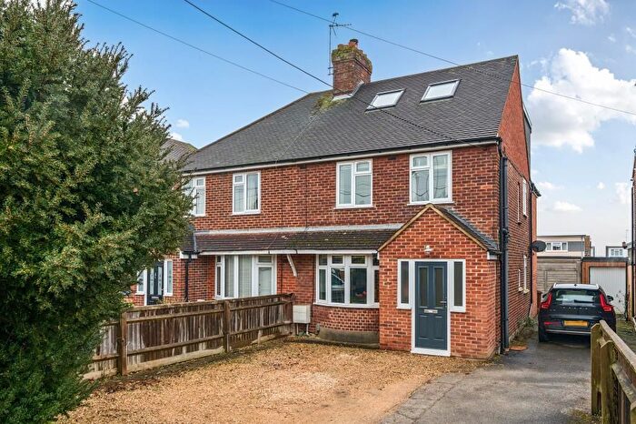 4 Bedroom Semi Detached House For Sale In Buckingham Road, Bicester, Oxfordshire, OX26