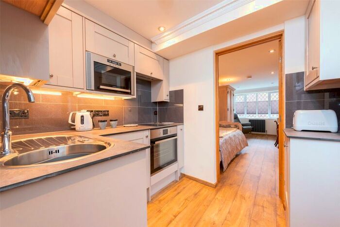 1 Bedroom Apartment To Rent In Blackwater Rise, Calcot, Reading, Berkshire, RG31