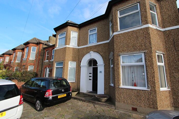 1 Bedroom Flat To Rent In Broomhill Road, D Broomhill Rd, Ilford, IG3