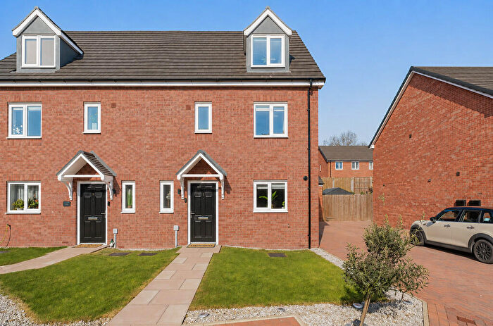 4 Bedroom Semi-Detached House For Sale In Petunia Close, Coton Park, CV23