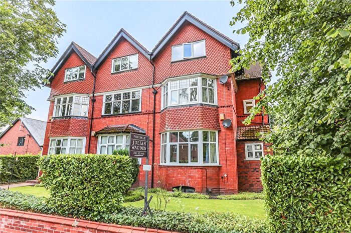 2 Bedroom Flat For Sale In Lea Road, Heaton Moor, Stockport, SK4
