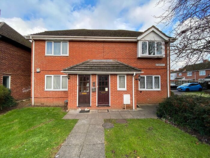 2 Bedroom Flat To Rent In Willow Road, Aylesbury, HP19