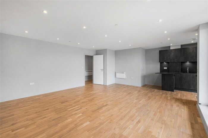 2 Bedroom Flat To Rent In Mowlem Street, Cambridge Heath, London, E2