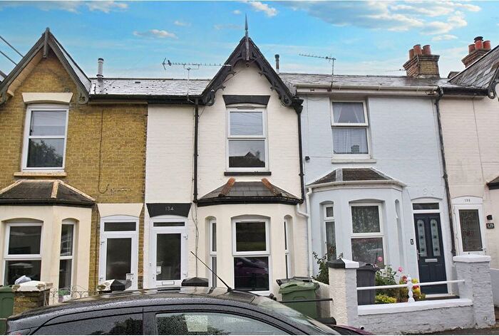 4 Bedroom Terraced House To Rent In Newport Road, Cowes, PO31