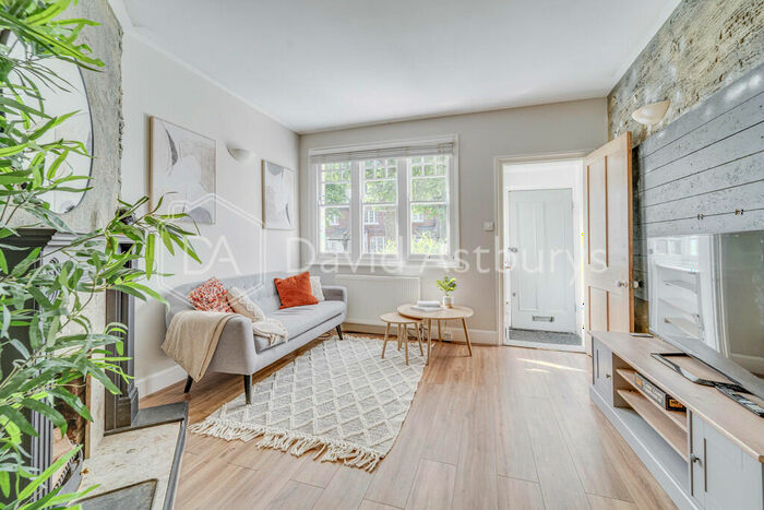 2 Bedroom Cottage To Rent In Beechwood Road, Alexandra Palace, London, N8