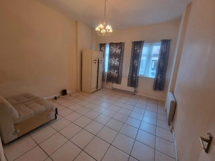 1 Bedroom Flat To Rent In Grenfell Road, Tooting, London, CR4