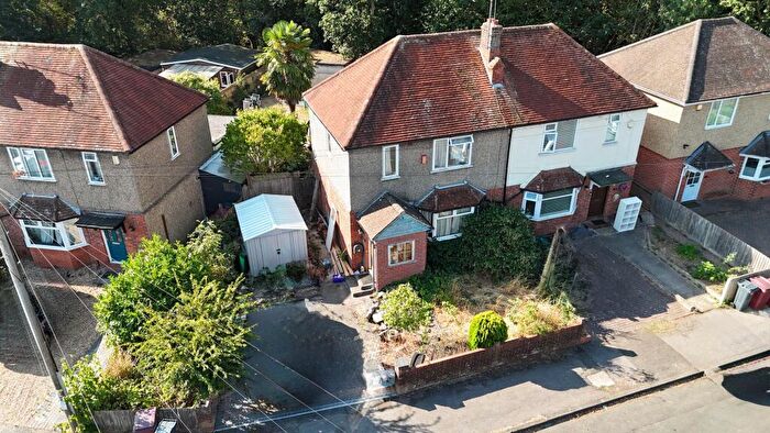 3 Bedroom Semi-Detached House For Sale In Thicket Road, Tilehurst, RG30