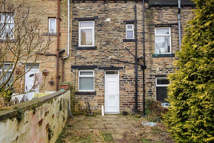 3 Bedroom Terraced House For Sale In Airedale College Mount, Bradford, BD3