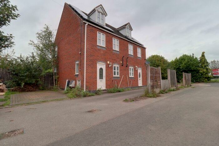 3 Bedroom Semi-Detached House To Rent In Doxey Road, Stafford, ST16