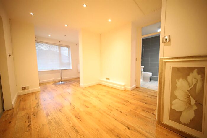 1 Bedroom Flat To Rent In Winchmore Hill Road, London, N21