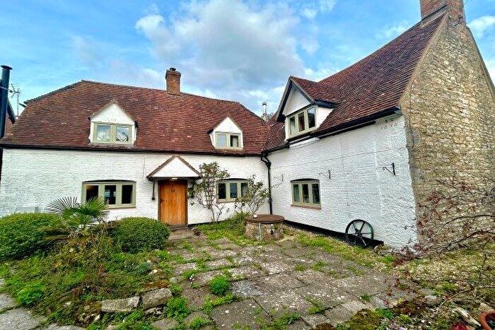 3 Bedroom Property To Rent In Brill Road, Oxford, OX33