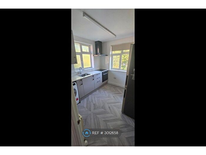 2 Bedroom Maisonette To Rent In Methuen Close, Edgware, HA8