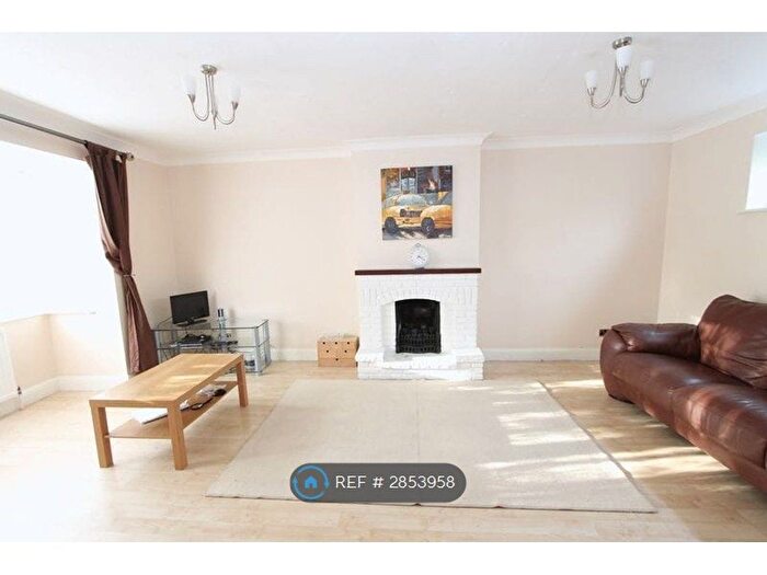 3 Bedroom Detached House To Rent In Beggars Roost Lane, Sutton, SM1