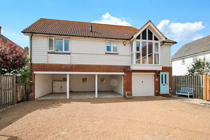 2 Bedroom Property For Sale In Badger Way, Camber, TN31