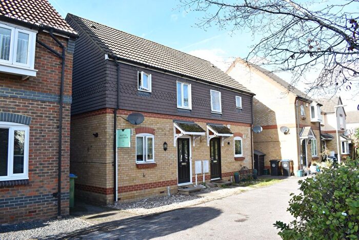 2 Bedroom Property To Rent In Fernihough Close, Weybridge, KT13