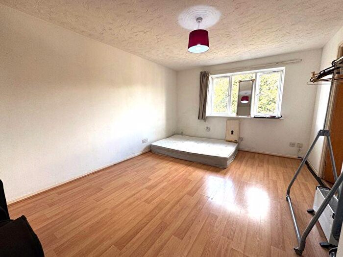 2 Bedroom Flat For Sale In Harrier Way, London, E6