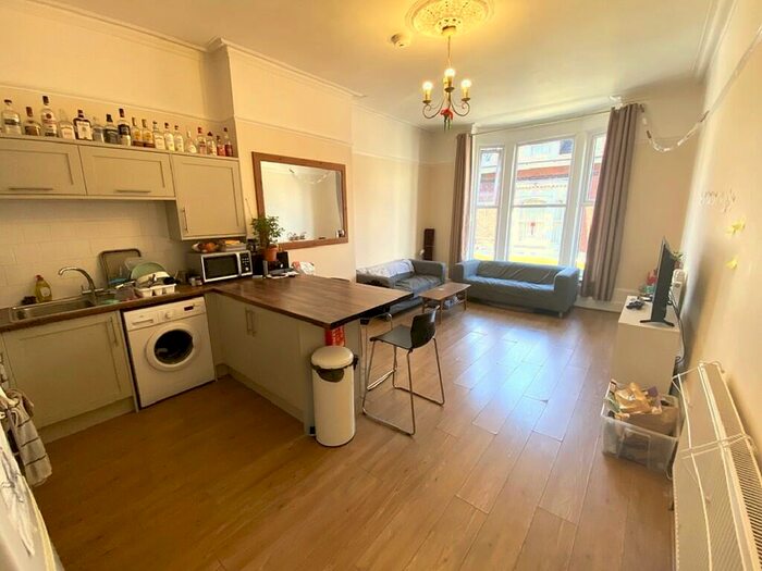 4 Bedroom Maisonette To Rent In Castle Road, Southsea, PO5