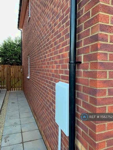 3 Bedroom Semi-Detached House To Rent In Farleigh Drive, Harworth, Doncaster, DN11