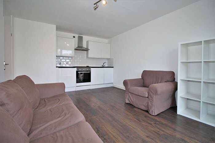 2 Bedroom Flat To Rent In Oman Avenue, Midlothian House Oman Avenue, NW2